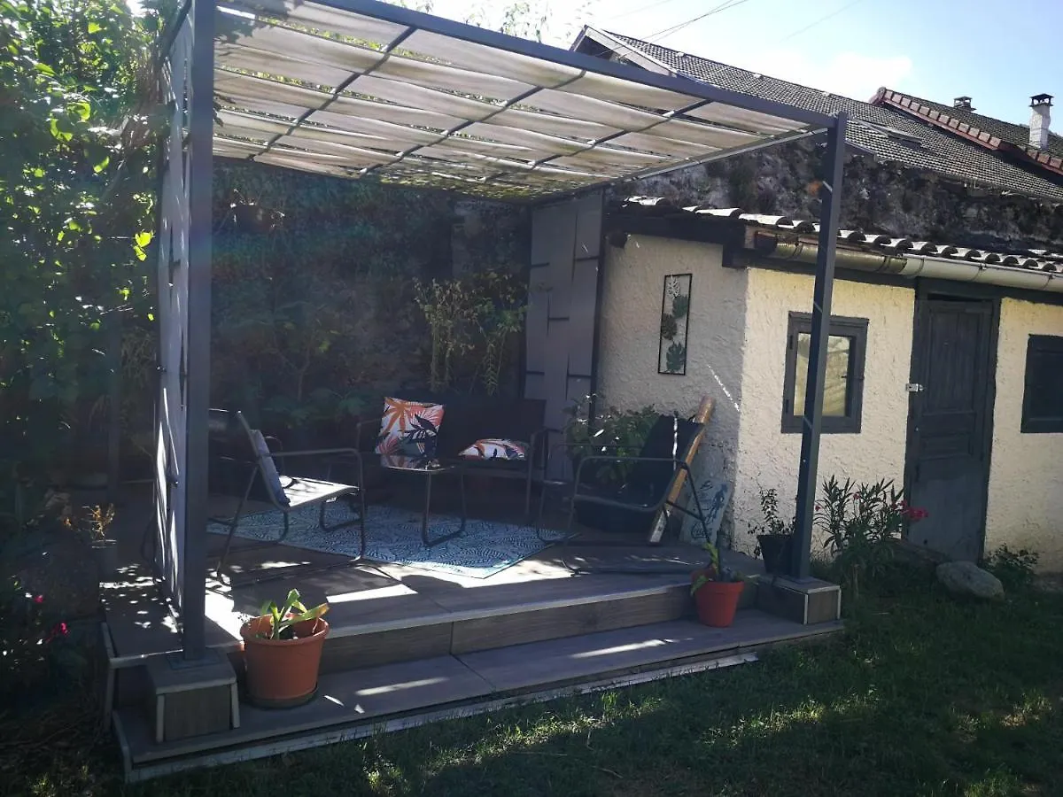 Chez Lesres - T2 Jardin Dans Maison Proche Uriage - Chamrousse Vaulnaveys-le-Haut Bed & Breakfast